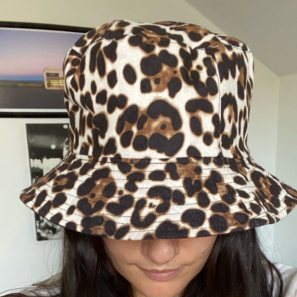 Cheetah Bucket Hat - Picture 2 of 4